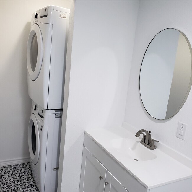 Building Photo - 510 S Belknap St