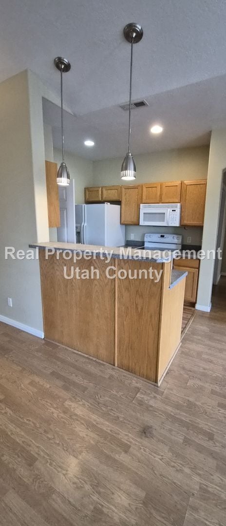 Building Photo - Pemberley HOA Condo, Close to the Clubhouse