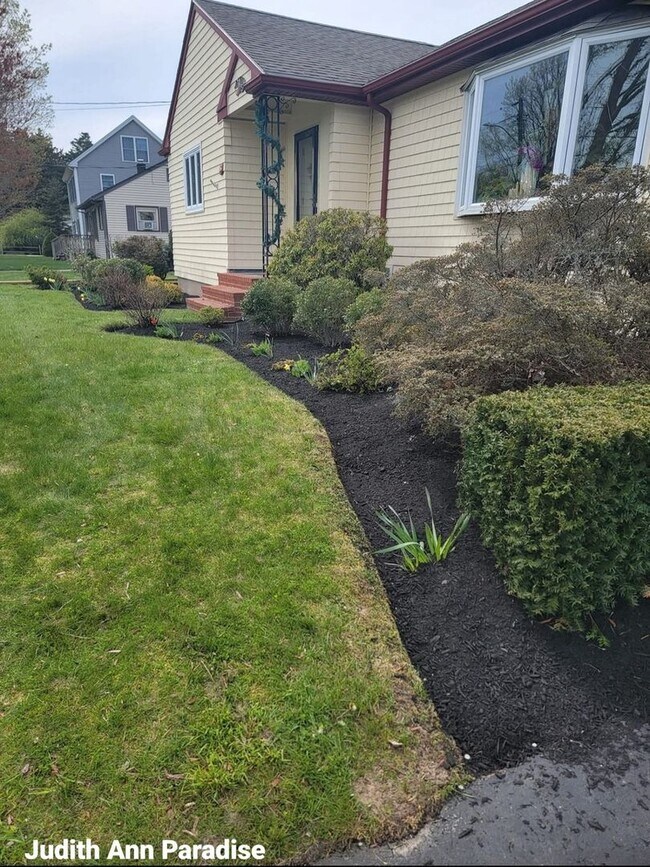 Building Photo - Charming 1BR House in Fairhaven