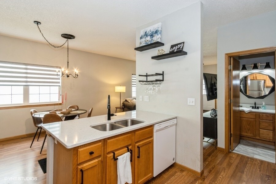 Kitchen & Dining - 2762 Irving Ave