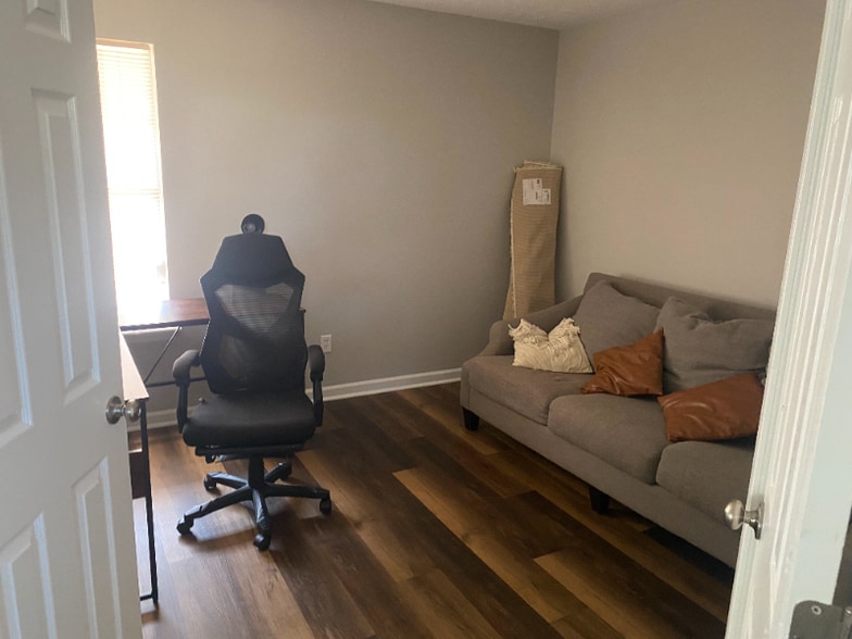 Building Photo - 3683 Old Ferry Rd