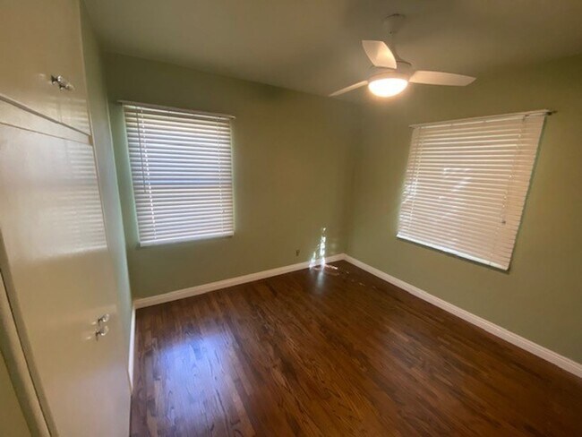 Building Photo - 3 bedroom, 1 bath Norwalk Home