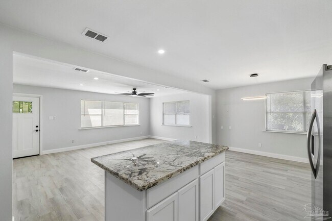 Building Photo - 1029 Kearny Dr