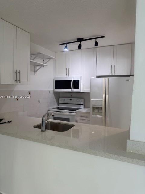 Building Photo - 520 NE 38th St