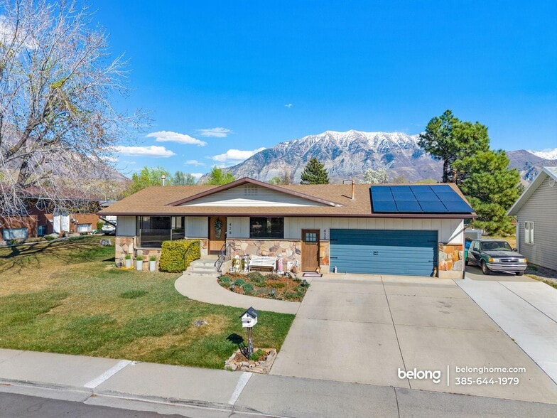 Building Photo - 428 200 E