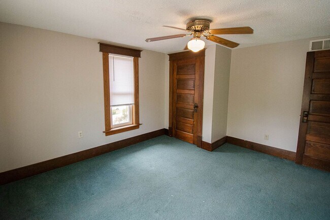 Building Photo - 1321 3rd Ave NW
