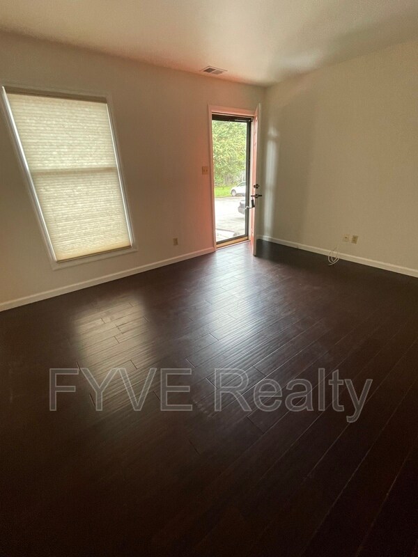 Building Photo - 944 Piney Grove Church Rd