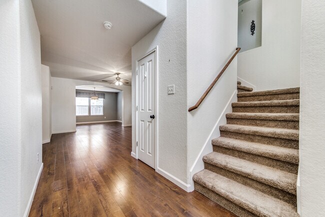 Building Photo - 10811 Marot Field