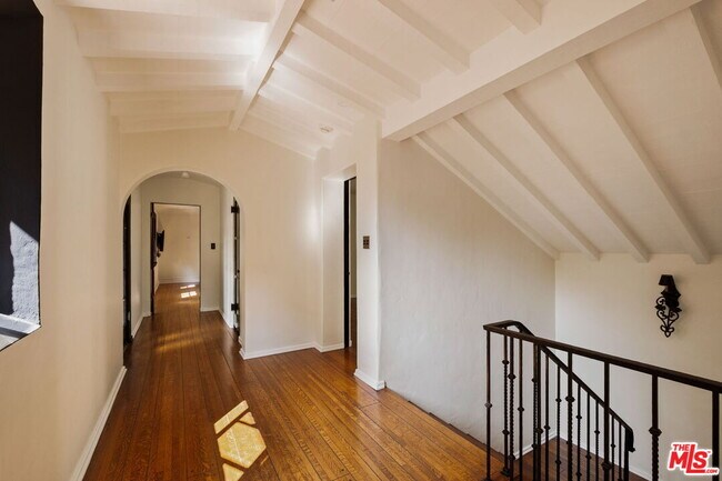 Building Photo - 1800 Outpost Dr