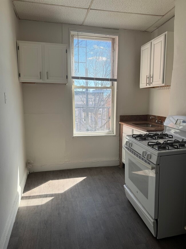 Building Photo - 434 Central Ave