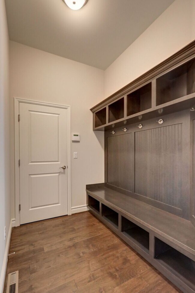 Building Photo - Spacious Custom Home with High-End Finishes Near Lake Sammamish