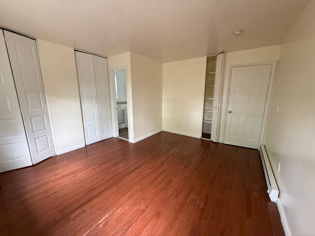 Building Photo - 106 Angel Dr