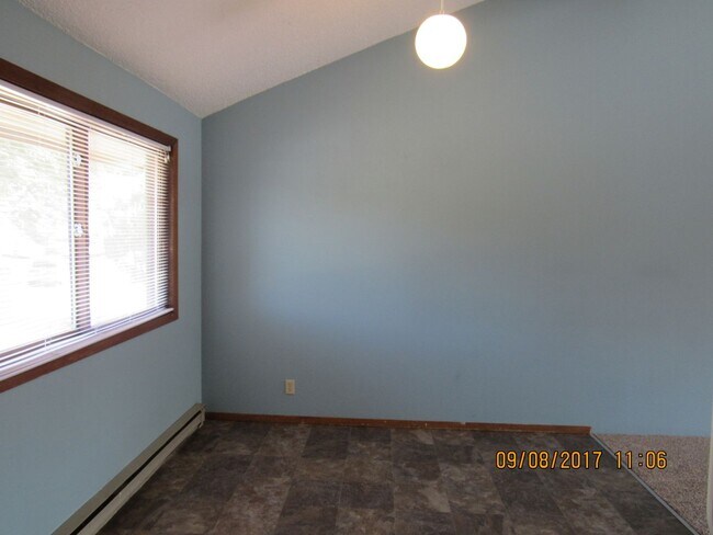 Building Photo - 747 Elder Ct