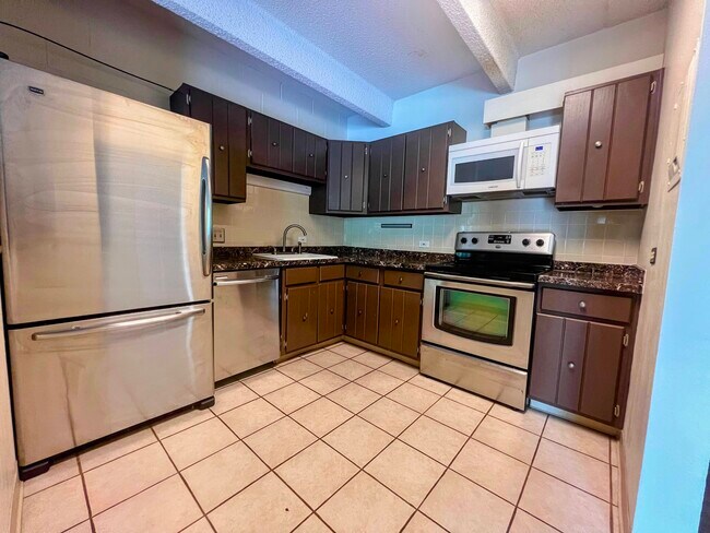 Primary Photo - 555 E 10th Ave