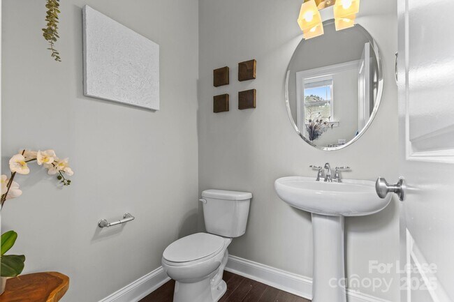 Building Photo - 2613 Statesville Ave