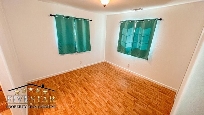 Building Photo - 3311 Camellia Dr