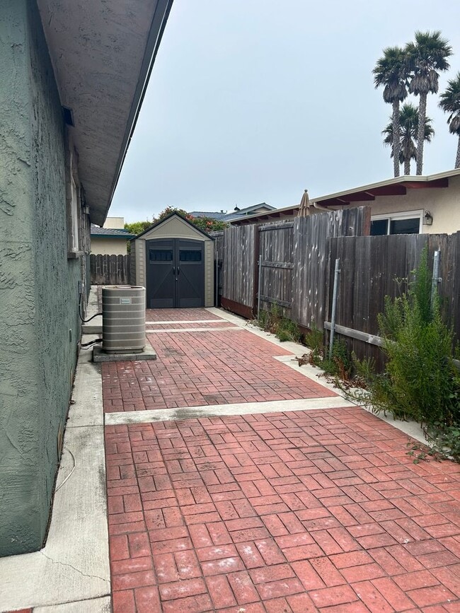 Building Photo - Spacious 3-Bedroom Home + Office/Den in De...