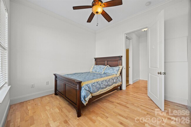 Building Photo - 2938 Selwyn Ave