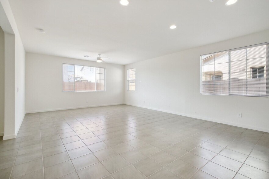 Building Photo - 21283 E Swan Dr