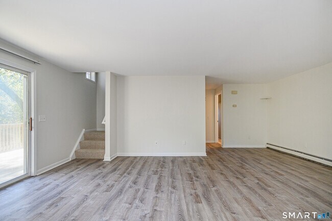 Building Photo - 54 Farview Dr