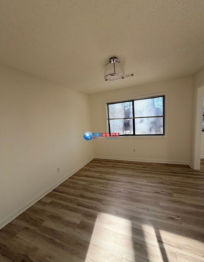 Building Photo - Renovated townhouse in Peachtree Corners