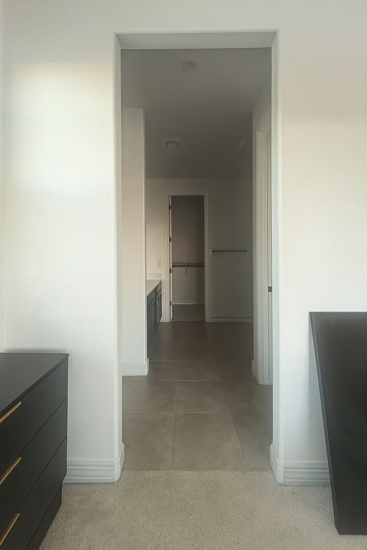 Building Photo - 2044 E Prairie Dog Dr