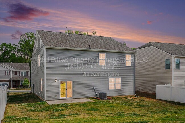 Building Photo - 11010 Austin Estates Dr