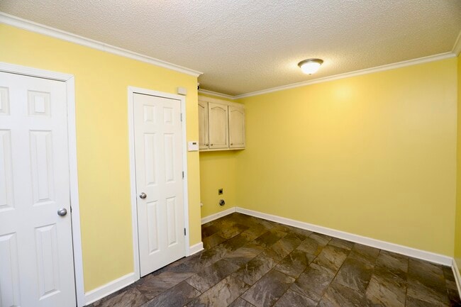 Building Photo - 2605 Turningleaf Ln