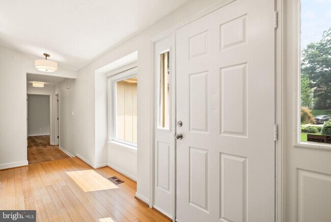 Building Photo - 13647 S Springs Dr