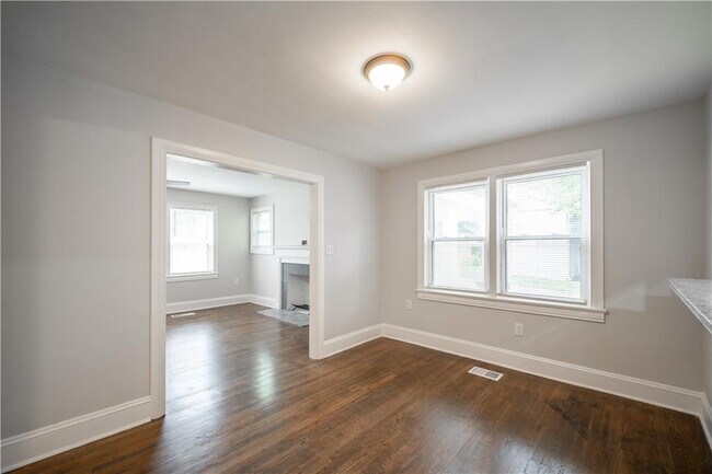 Building Photo - 2137 Delowe Dr