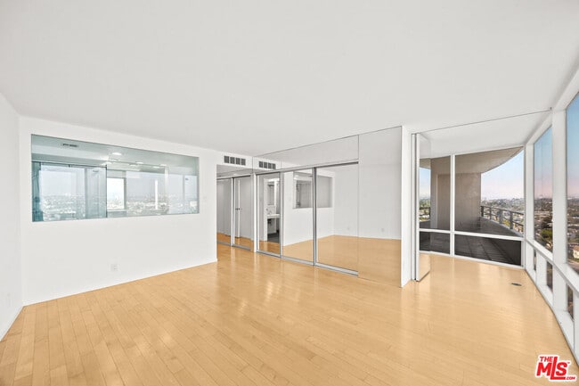 Building Photo - 4316 Marina City Dr