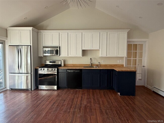 Building Photo - 14 Brookside Rd