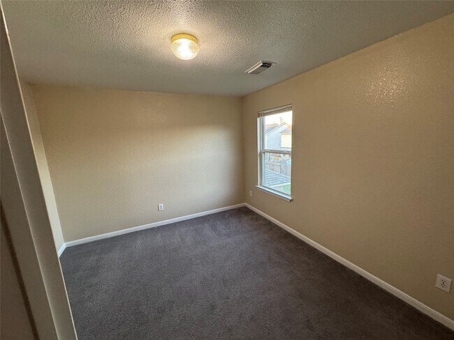 Building Photo - 13303 Ridgewood Knoll Ln