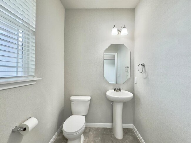 Building Photo - 308 Craters of the Moon Blvd