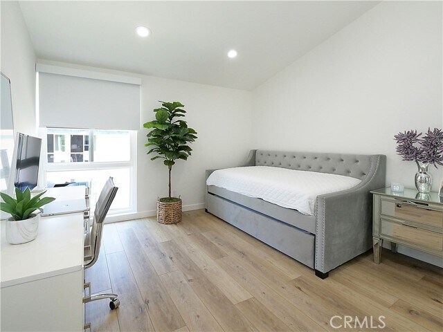 Building Photo - 822 Camino Real