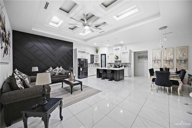 Building Photo - 18 E Mayhem Dr