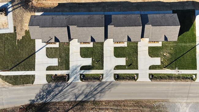 Building Photo - 1525 Green Ln
