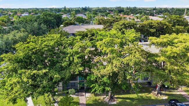 Building Photo - 9810 Pineapple Tree Dr