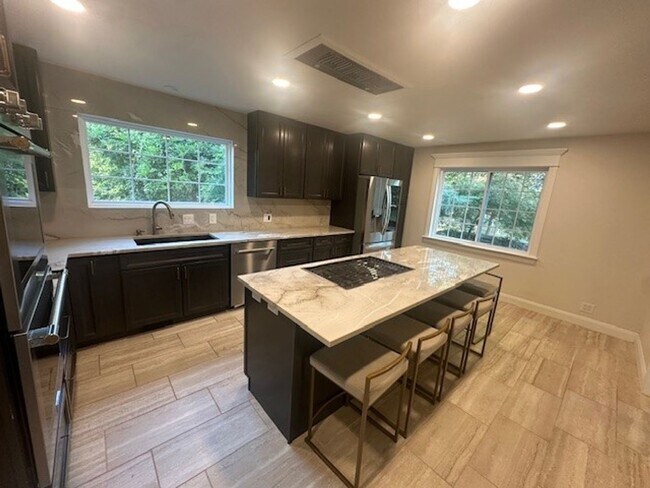 Building Photo - Upscale Secluded Oasis in Bixby - 5 Beds/3.5 Baths - Separate Mother-in-Law Quarters!