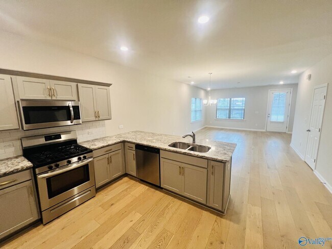 Building Photo - 16423 Demi Dr