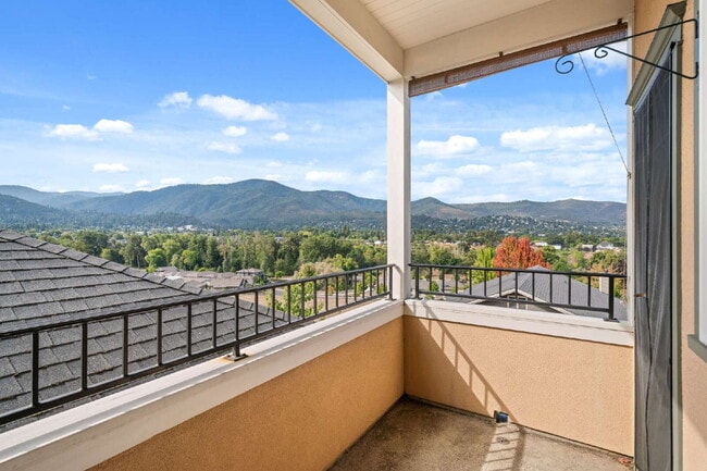 Building Photo - 913 Plum Ridge Dr
