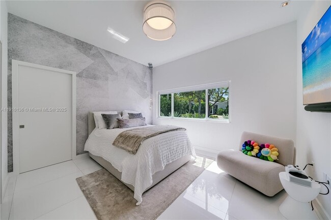 Building Photo - 475 Woodcrest Rd