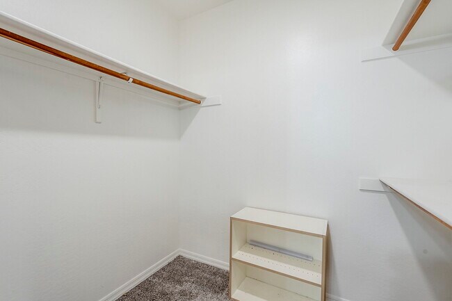 Building Photo - 760 N Swan Dr