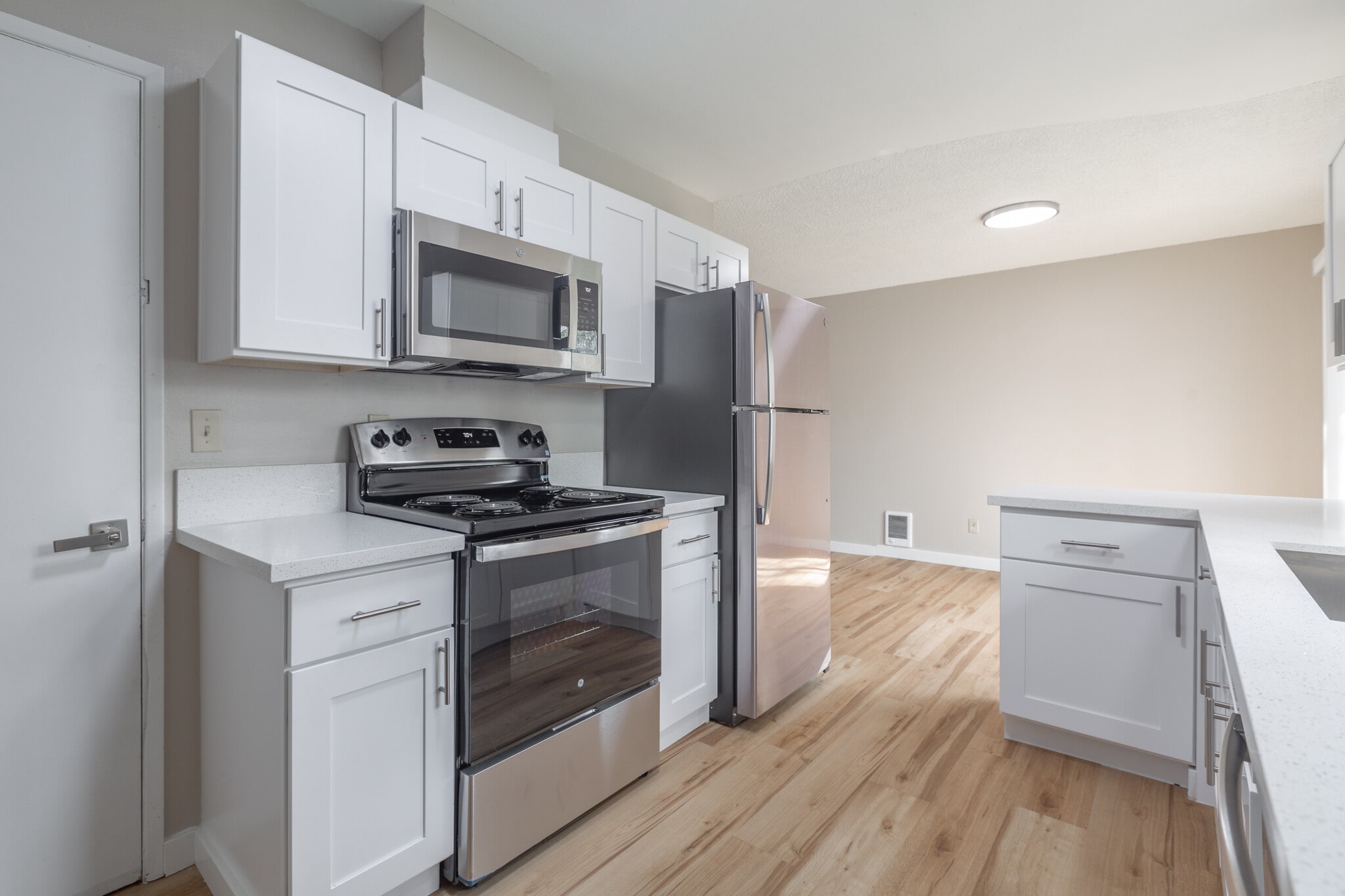 Building Photo - 110 SW Fleishauer Ln