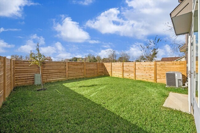 Building Photo - 8664 Easthaven Blvd