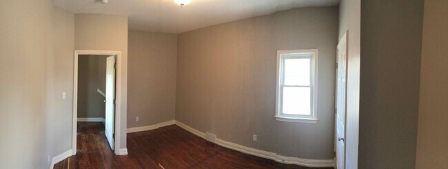 Building Photo - Renovated Germantown House in Great Location