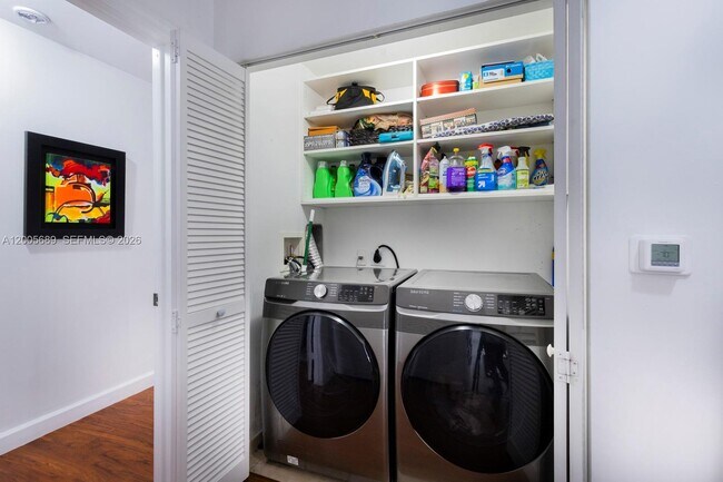 Building Photo - 8390 SW 72nd Ave