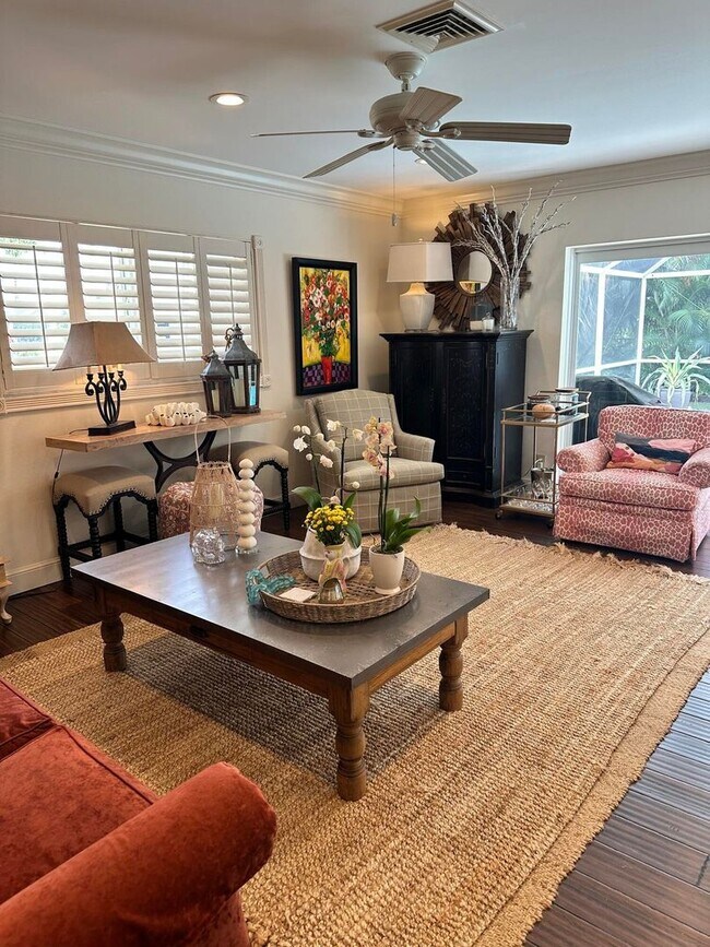 Building Photo - 1080 Walnut Terrace