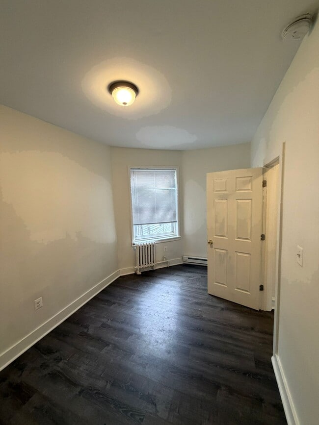 Building Photo - 52 N Dewey St