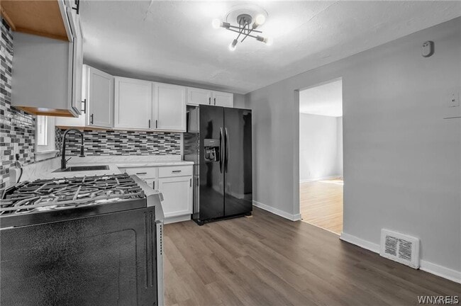 Building Photo - 42 Layton Ave